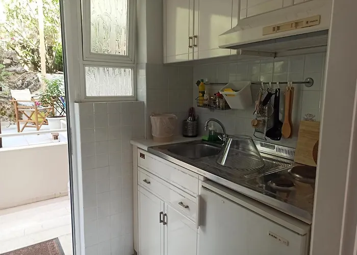 Heras Garden Apartment *